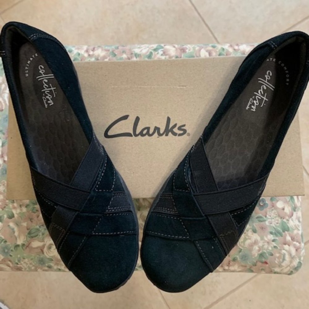 Clarks Black Suede Flats 7N NWOT